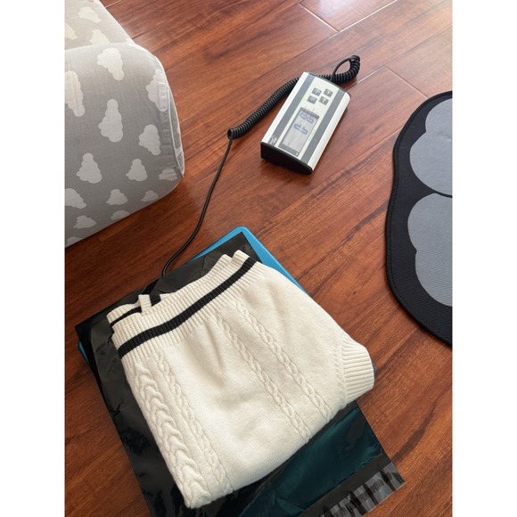 Aritzia Sunday Best Winston Sweater Vest White & Navy Sz Large Merino Wool Blend - Picture 10 of 10